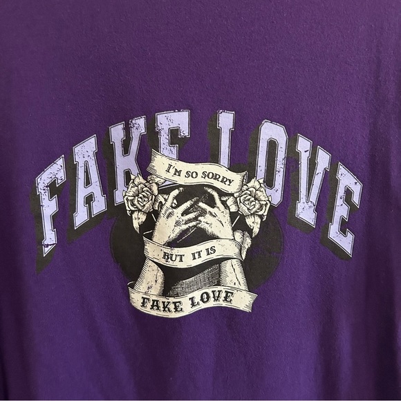 BTS Pop Up Store in Toronto Fake Love Tshirt - Picture 1 of 4